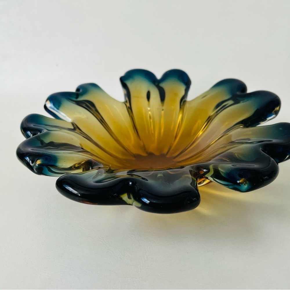 Vintage mid century Murano flower shape bowl - Picture 5 of 12